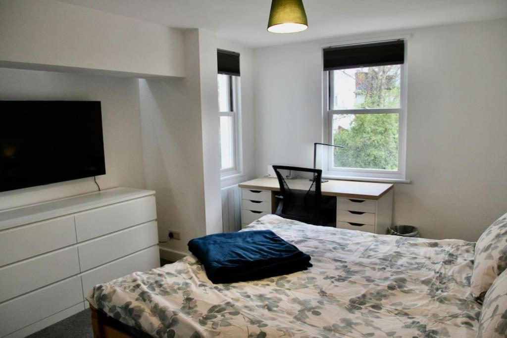 Vernon Place Town Centre, Vernon Cottage 3-Bed With Parking, 1A Vernon Court 2-Bed With Parking, 1B Studio No Parking, Off The High Street Next To Sandford Park Челтенхам Экстерьер фото