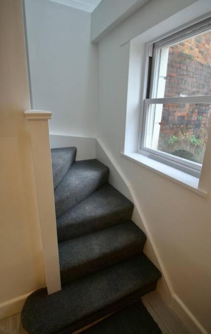 Vernon Place Town Centre, Vernon Cottage 3-Bed With Parking, 1A Vernon Court 2-Bed With Parking, 1B Studio No Parking, Off The High Street Next To Sandford Park Челтенхам Экстерьер фото