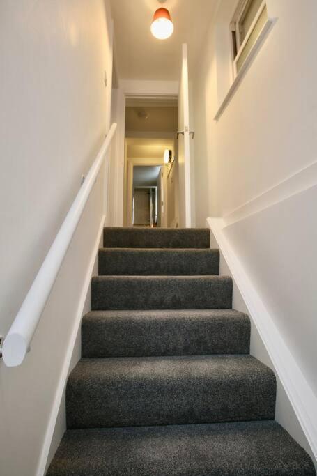 Vernon Place Town Centre, Vernon Cottage 3-Bed With Parking, 1A Vernon Court 2-Bed With Parking, 1B Studio No Parking, Off The High Street Next To Sandford Park Челтенхам Экстерьер фото