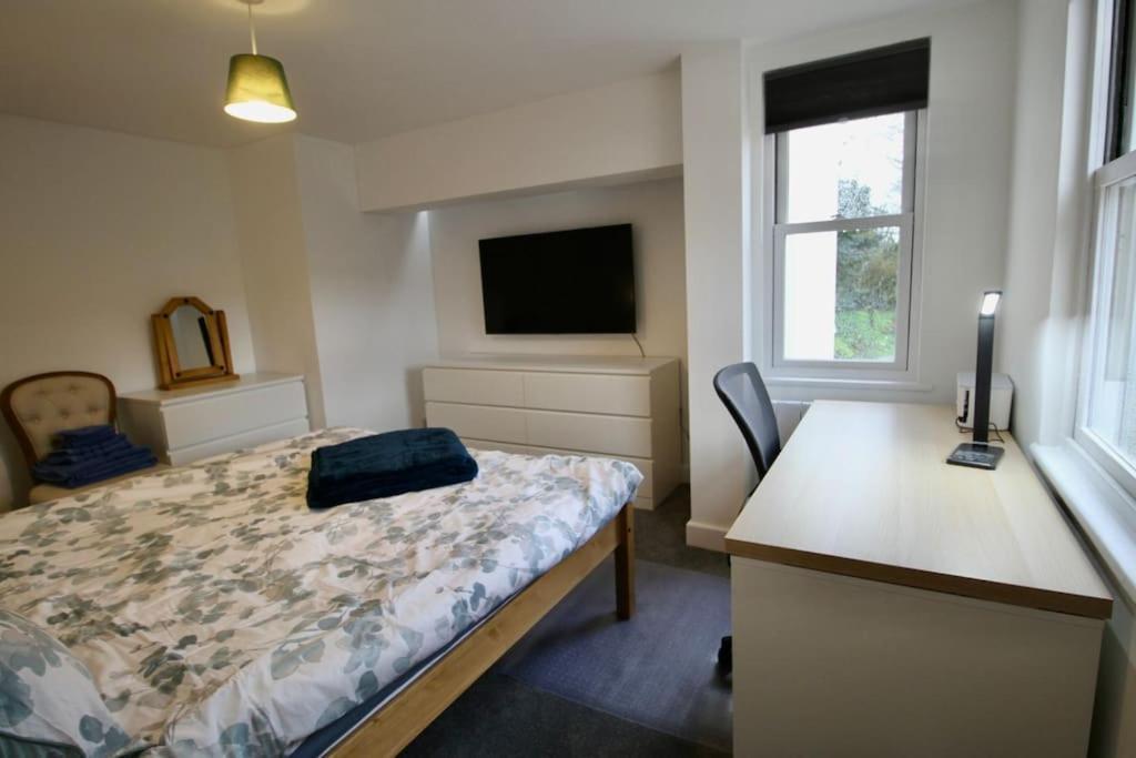 Vernon Place Town Centre, Vernon Cottage 3-Bed With Parking, 1A Vernon Court 2-Bed With Parking, 1B Studio No Parking, Off The High Street Next To Sandford Park Челтенхам Экстерьер фото
