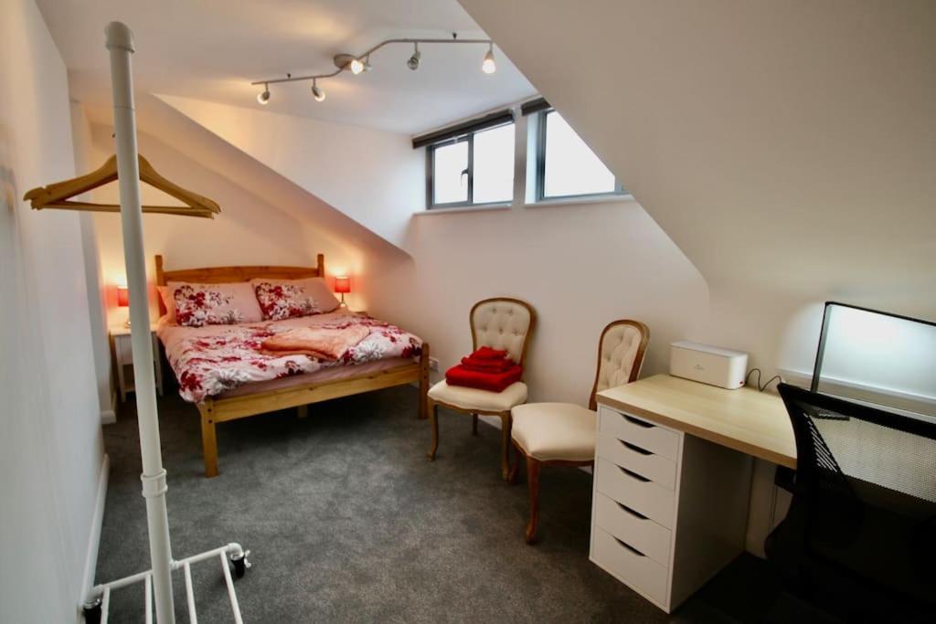 Vernon Place Town Centre, Vernon Cottage 3-Bed With Parking, 1A Vernon Court 2-Bed With Parking, 1B Studio No Parking, Off The High Street Next To Sandford Park Челтенхам Экстерьер фото
