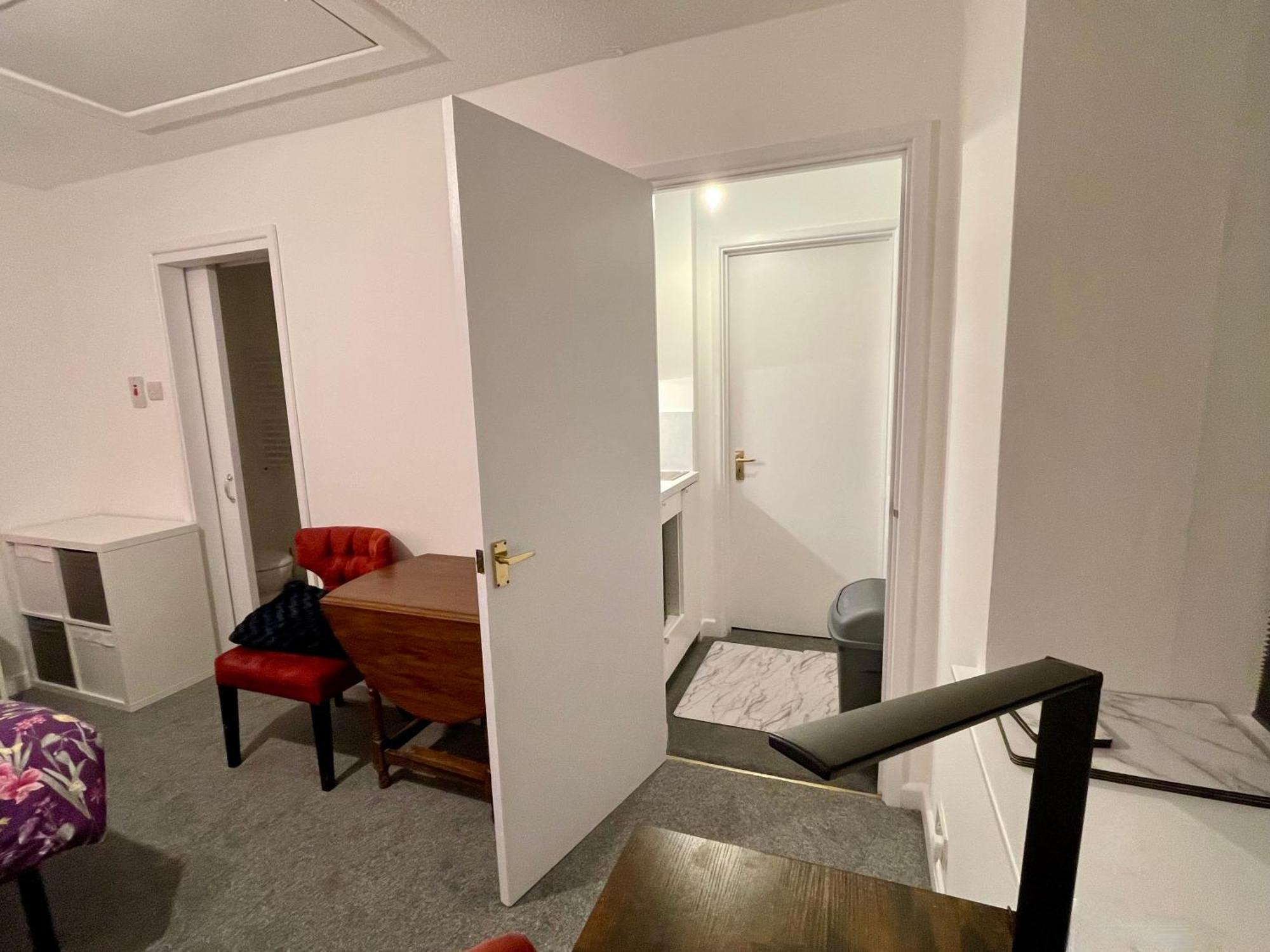 Vernon Place Town Centre, Vernon Cottage 3-Bed With Parking, 1A Vernon Court 2-Bed With Parking, 1B Studio No Parking, Off The High Street Next To Sandford Park Челтенхам Экстерьер фото