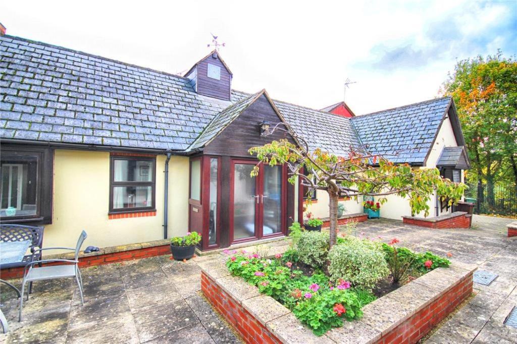 Vernon Place Town Centre, Vernon Cottage 3-Bed With Parking, 1A Vernon Court 2-Bed With Parking, 1B Studio No Parking, Off The High Street Next To Sandford Park Челтенхам Экстерьер фото