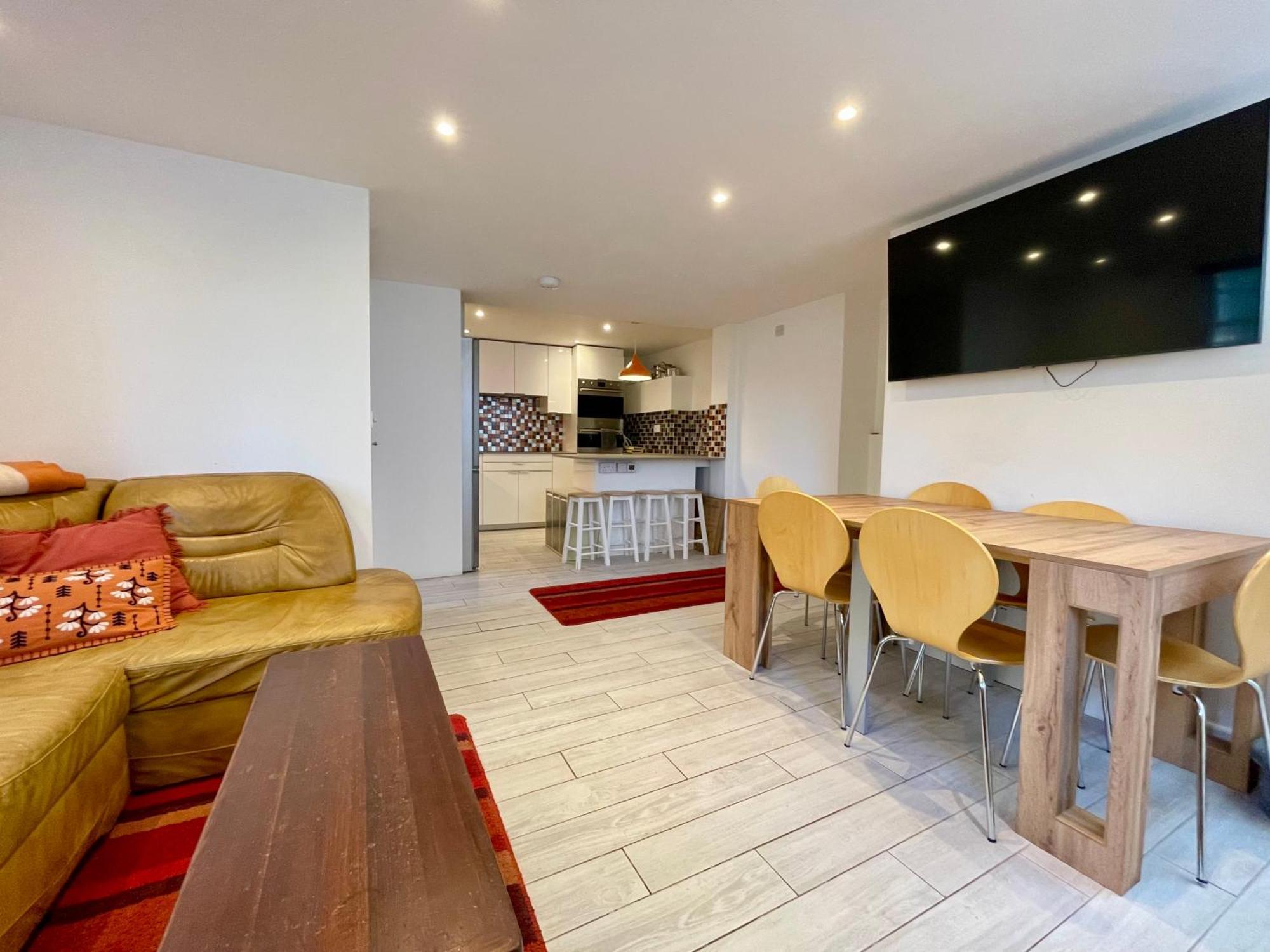 Vernon Place Town Centre, Vernon Cottage 3-Bed With Parking, 1A Vernon Court 2-Bed With Parking, 1B Studio No Parking, Off The High Street Next To Sandford Park Челтенхам Экстерьер фото