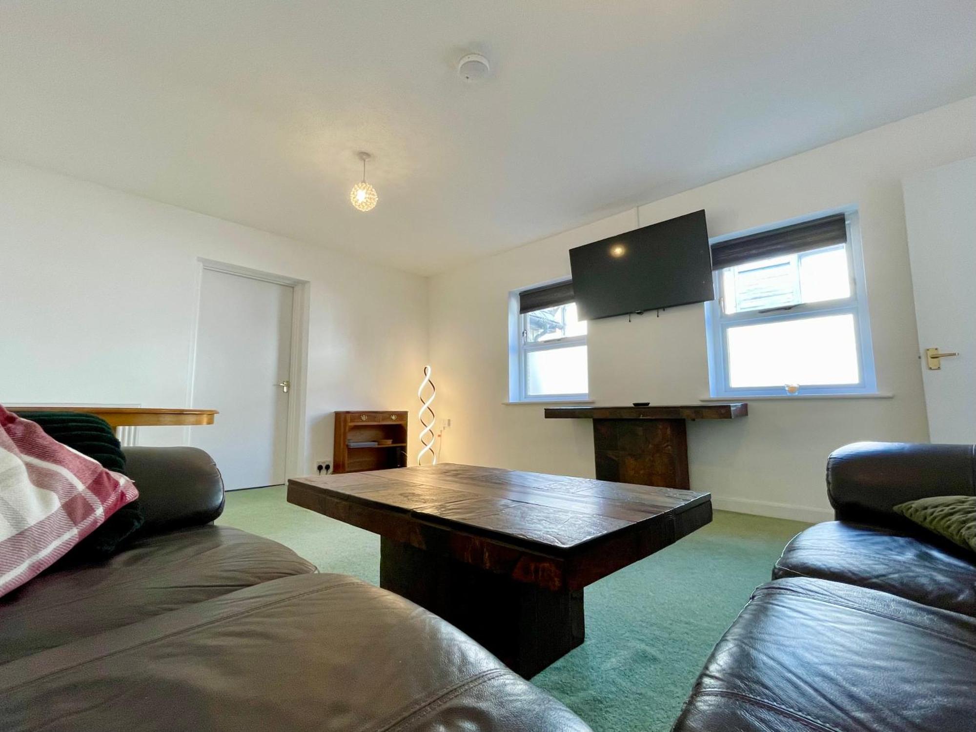 Vernon Place Town Centre, Vernon Cottage 3-Bed With Parking, 1A Vernon Court 2-Bed With Parking, 1B Studio No Parking, Off The High Street Next To Sandford Park Челтенхам Экстерьер фото